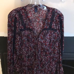 Gap size small print shirt